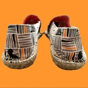 Disney | Shoes | Ubuntu Disney Lion King Canvas Slipon  display picture 3